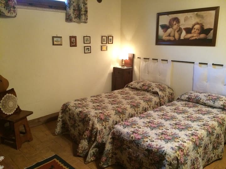 Slaapkamer met twee eenpersoonsbedden
Kamer met twee eenpersoonsbedden