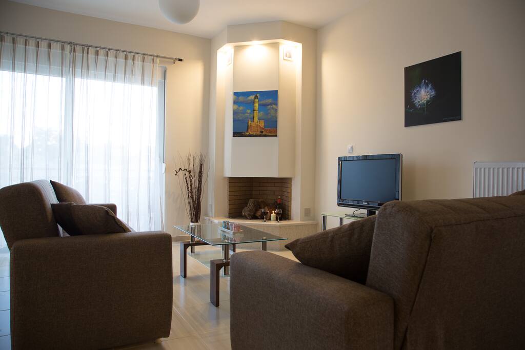 Living room (b)