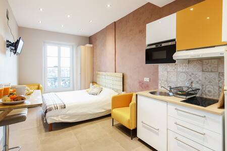 Studio Climatisé + Parking à 5mins des plages.1