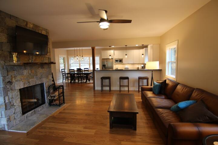 The Snookery ~ Refuge a Mountain w/ Hot Tub gallery image 4