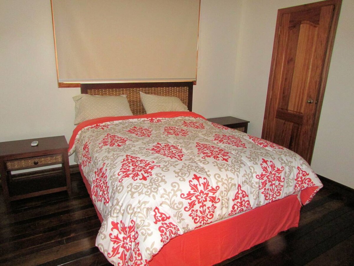 Чисти чисто нови легла.