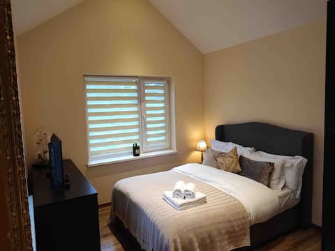Popular Airbnb listing: 1 Bedroom private property +free parking in Eton