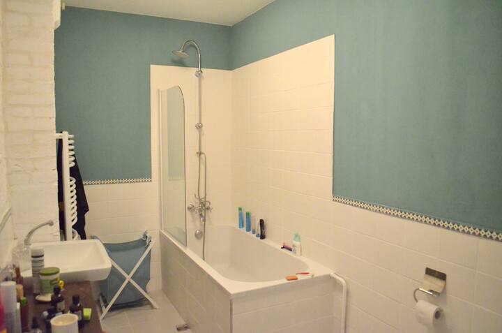 Charming Large Bright Room Neukölln Sleeps 6+