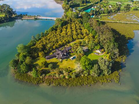 Island Life in the Bay - Te Puna Point Retreat