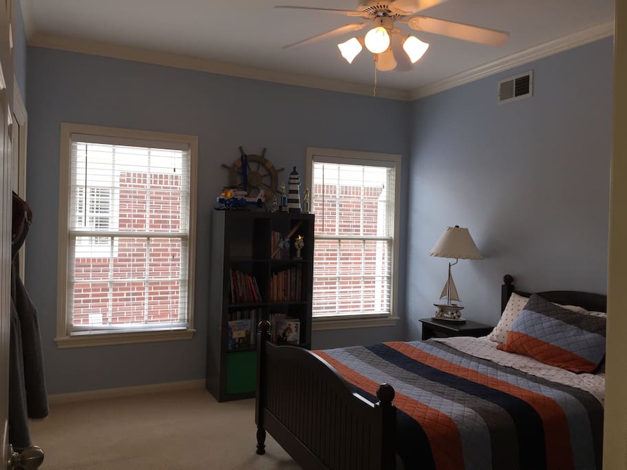 Guest Bedroom - full sized bed, can sleep 1-2 people