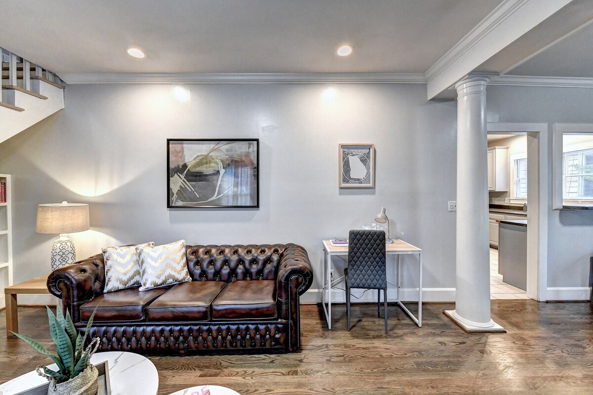 Top performing Airbnb: Centrally Located Lux Home - Sleeps 14 in Home Park