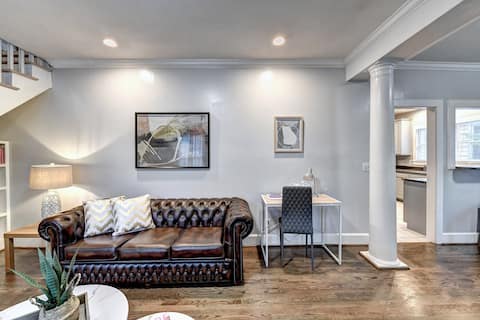 Top performing Airbnb: Centrally Located Lux Home - Sleeps 14 in Home Park