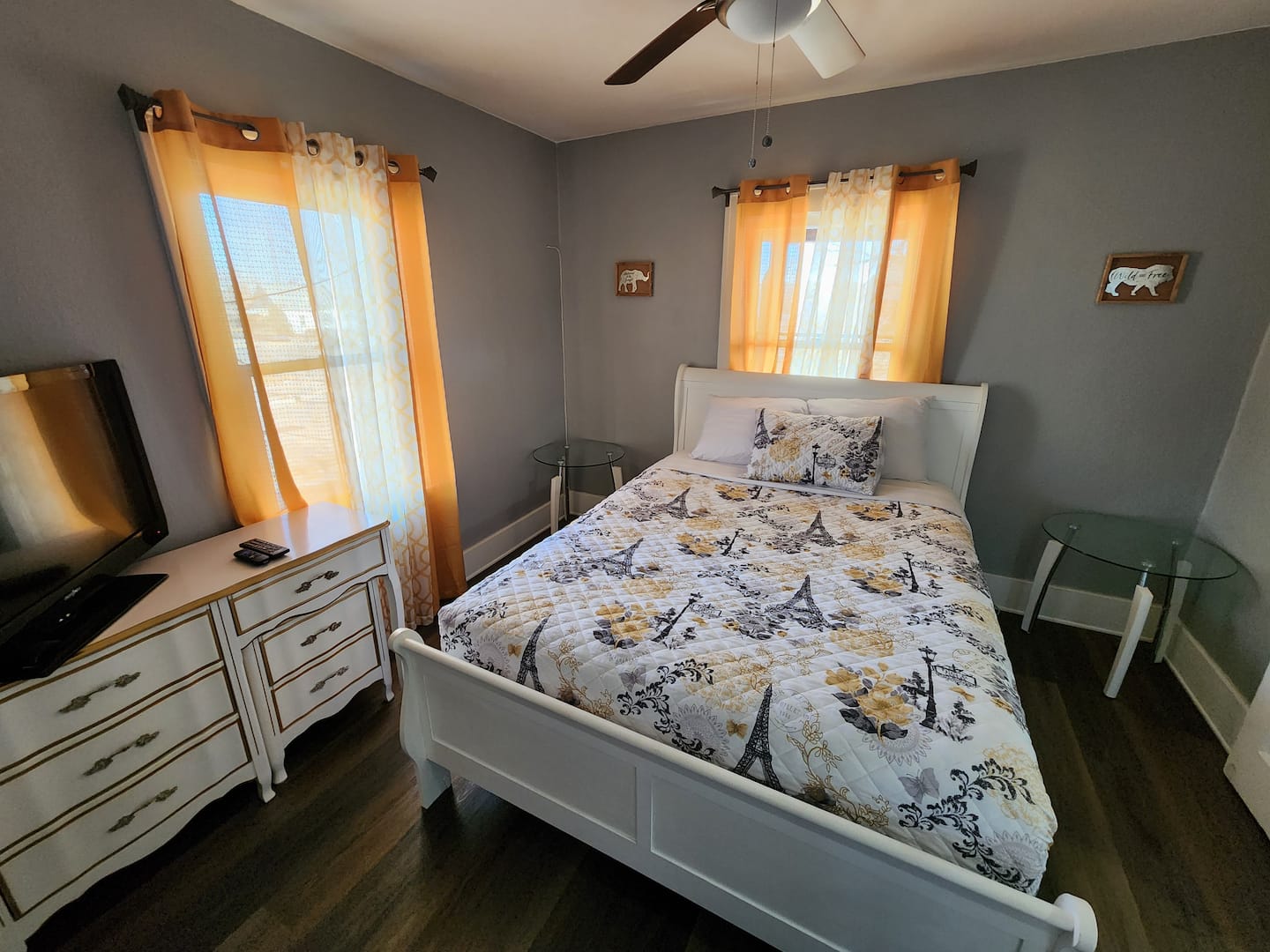 Beautiful 3 Bed House (Entire Upstairs)
