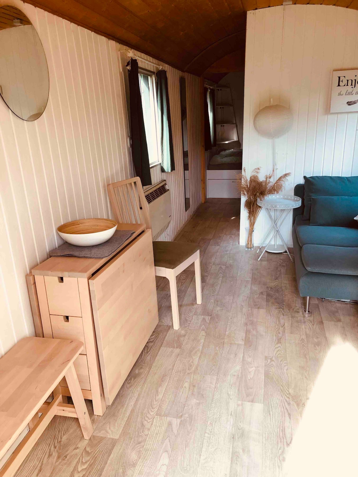 Erfolgreiche Airbnb-Immobilie: Summer freshness at Lake Retsee | Tiny House in Brandenburg