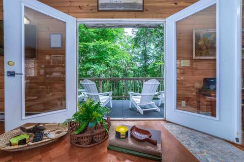 Stylish Cabin near wineries & parkway