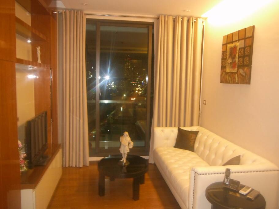 Spacious living room with flat screen tv