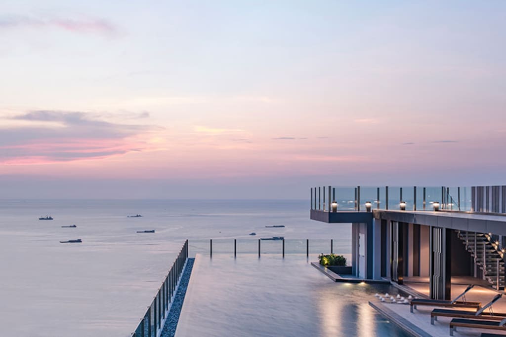 ROOF TOP INFINITY VIEW SWIMMING POOL