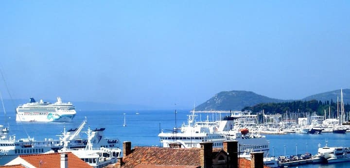 Apartment PORT VIEW *** 5 min from center of city