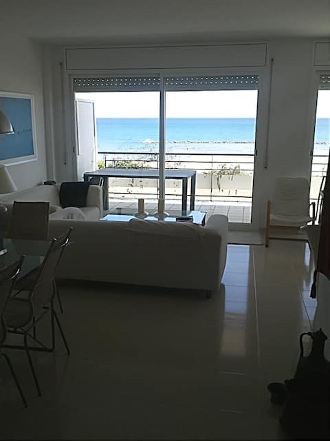 Front seafront apartment