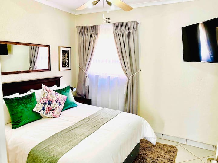 C&C HOTEL VIBES UNIT 1 of 14, Randpark Ridge JHB Apartments for Rent