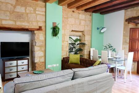 LUJO  PLENO CENTRO EN UN EDIFICIO DEL SIGLO XVIII