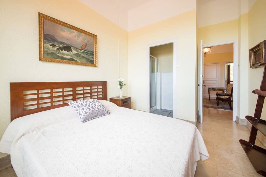 Habitación con ducha.