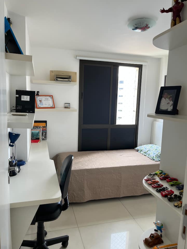 ห้องนอน 01 (มีเตียงคู่ล้อมรอบ)