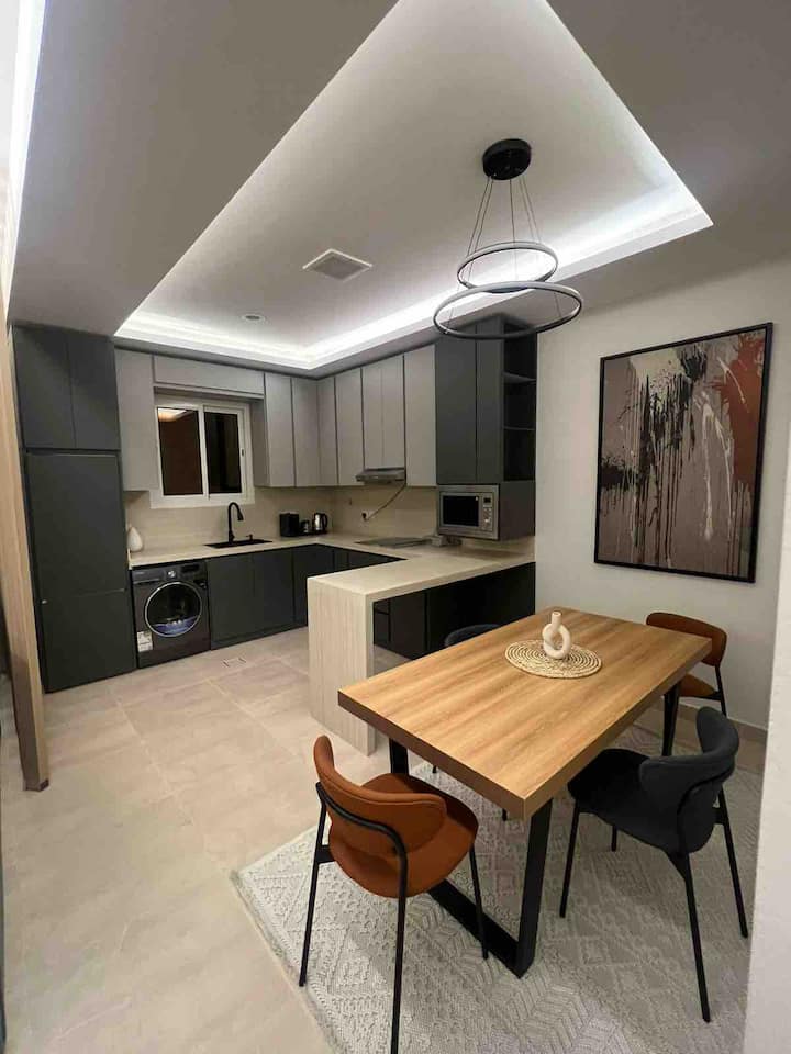 2BR | Modern Style w/ Full Kitchen & Self Entry