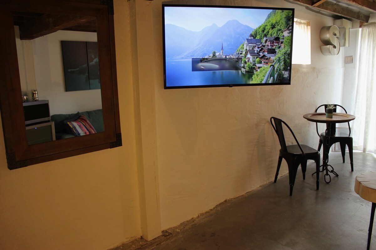 Contemporary Studio