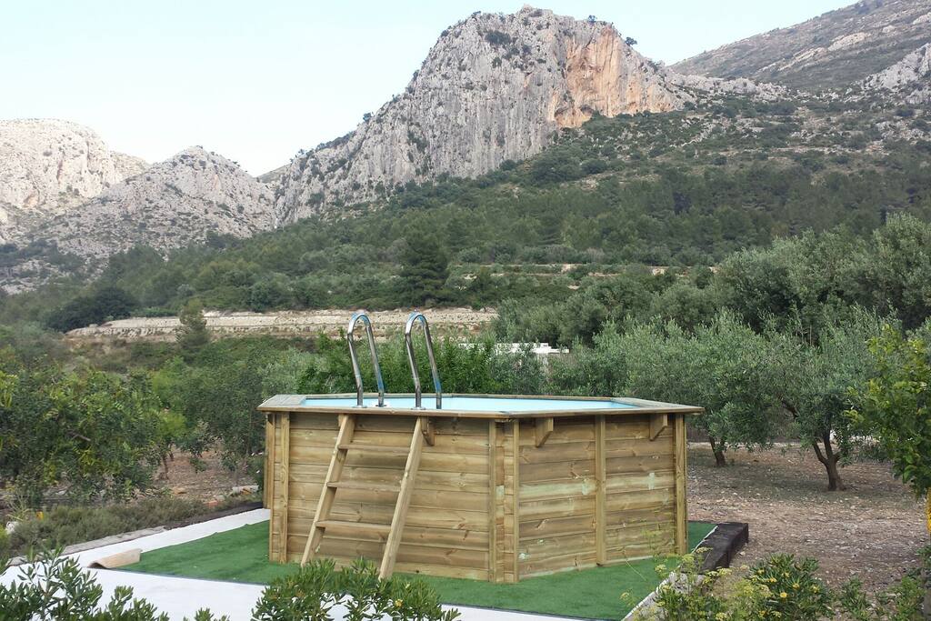 PISCINA EXTERIOR RODEADA DE NATURALEZA INSUPERABLE