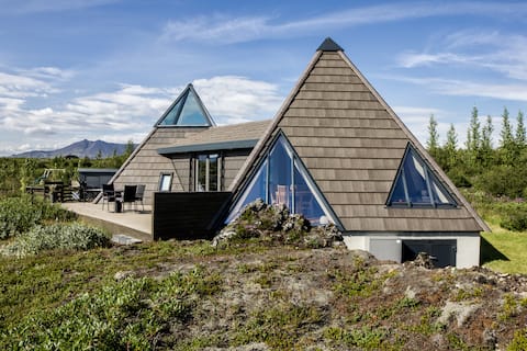 A Beautiful Cottage Close to Geysir