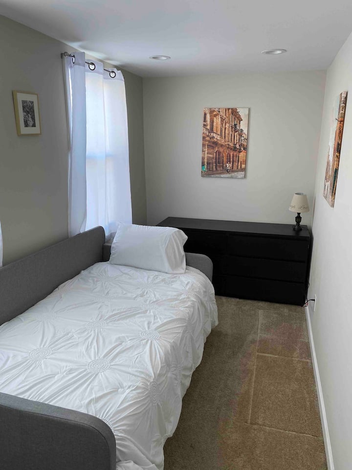 ห้องที่ 2 เตียงคู่เดย์เบด 