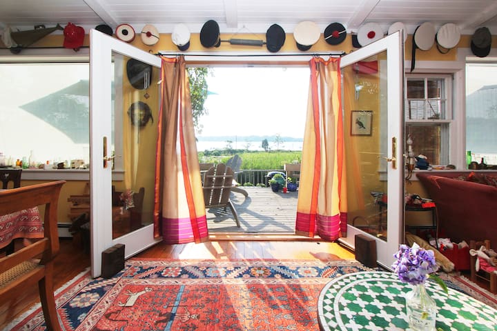 Queen Room in  village + breakfast + bike + kayack