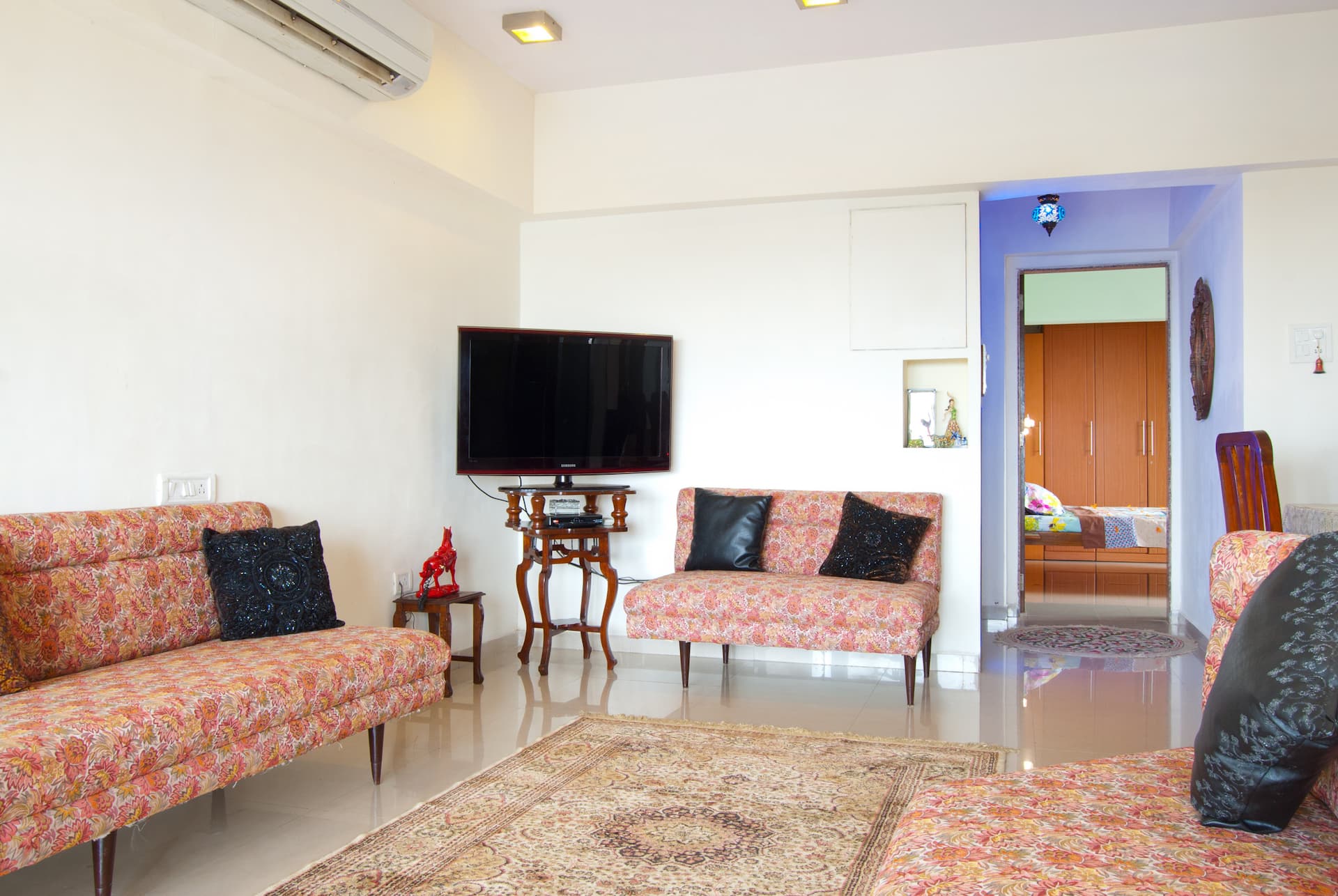 Spacious apartment in South Mumbai