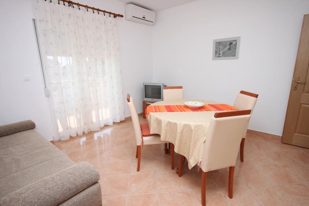 Dining room, Surface: 14 m²