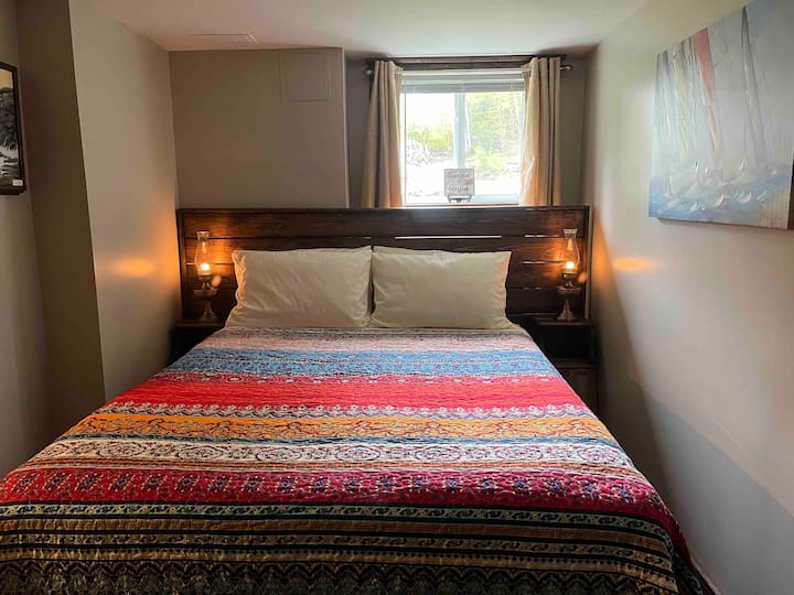 Cozy Rustic guest room/bathroom Houses for Rent in Embree