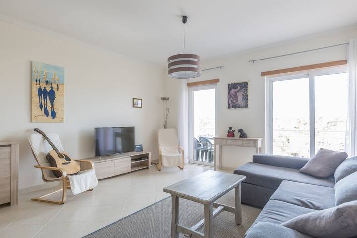 Private room in new appartment with swiming pool.