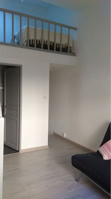 1er etage salon avec clic clac,salle de bains et chambre en mezzanine