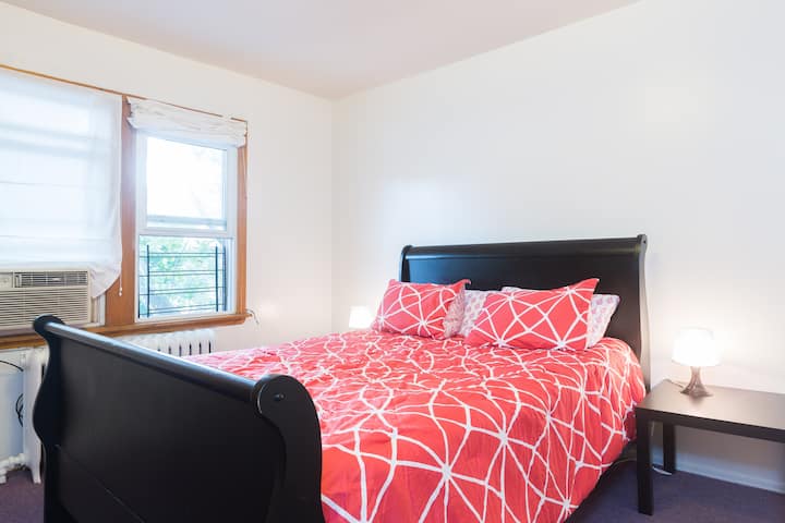 Cozy 2 BR apartment in Queens
