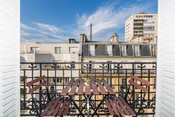 Charming Parisian Flat with views on Eiffel Tower
