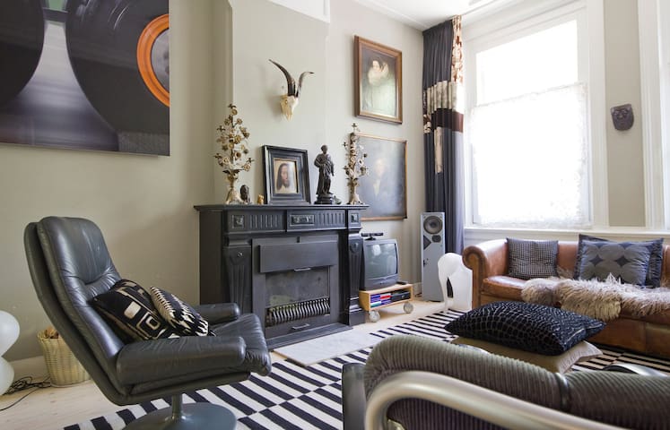 Huge 2 floor apartment with garden!