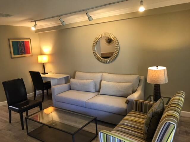 Contemporary 2BR – Blocks from Stanford Campus