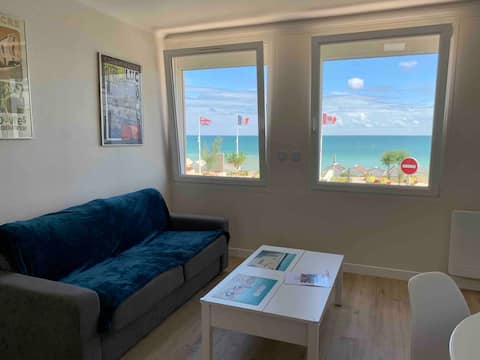 Top performing Airbnb: LUC-SUR-MER, great sea view, 2 bedrooms in Luc Sur Mer