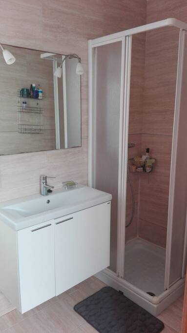 Baño con ducha.