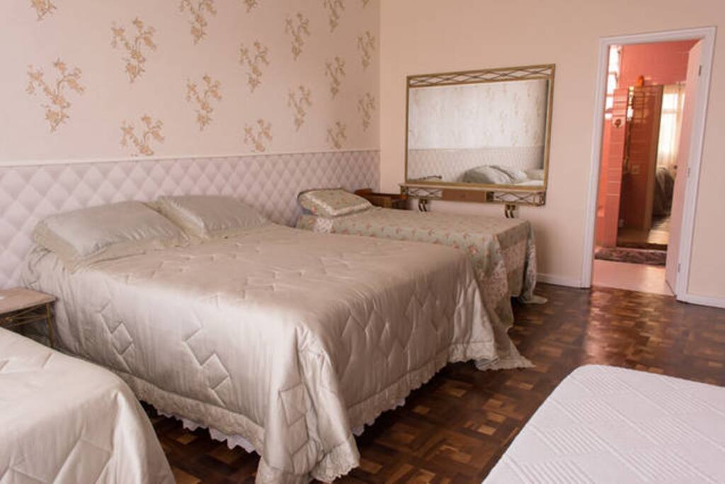 Quarto pode hospedar 1 ou 5 pessoas!
