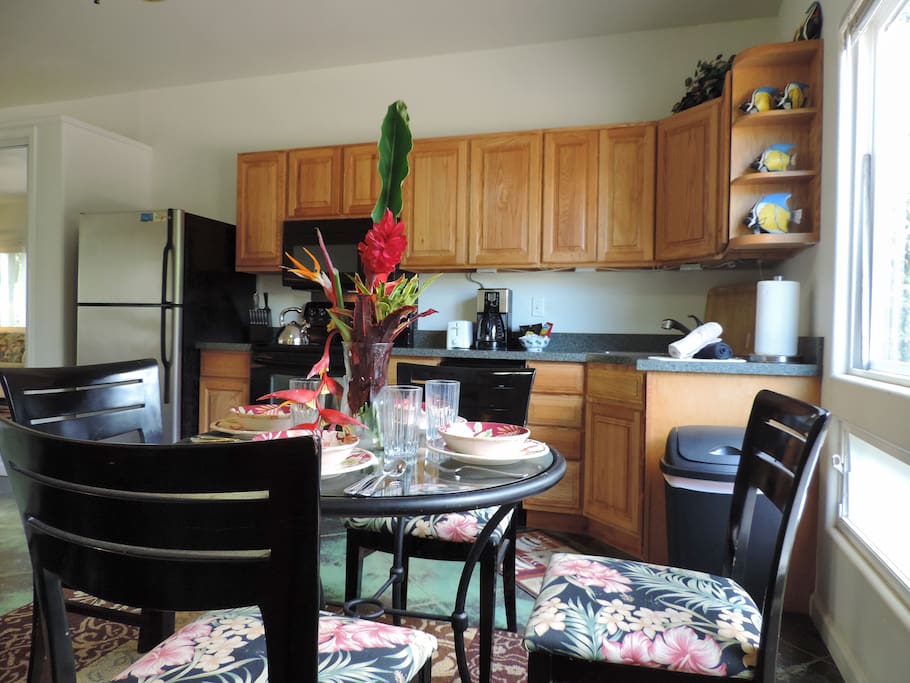 Dining table & kitchen