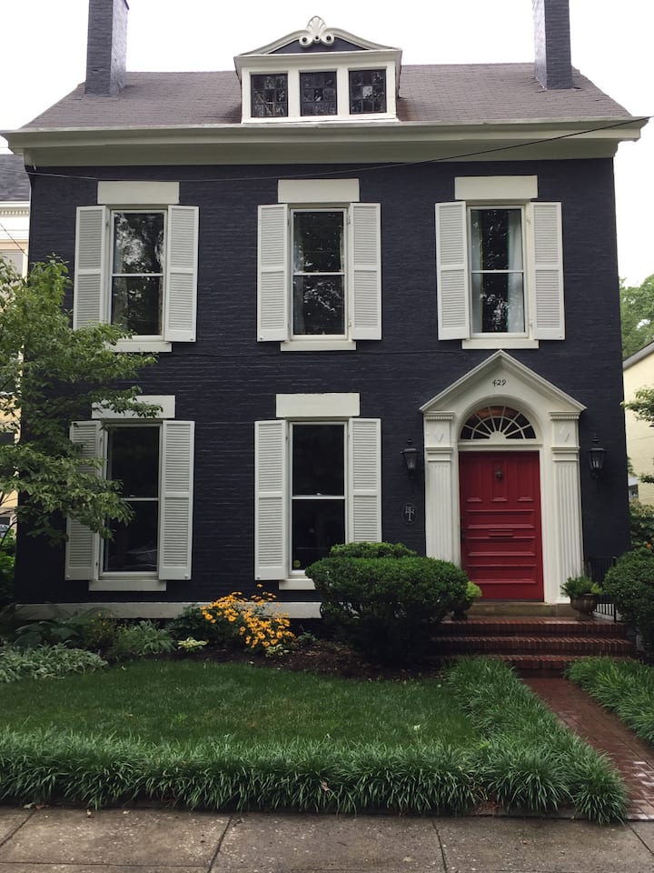 The Historic Breckinridge House Entire 2nd Floor Guest suites for