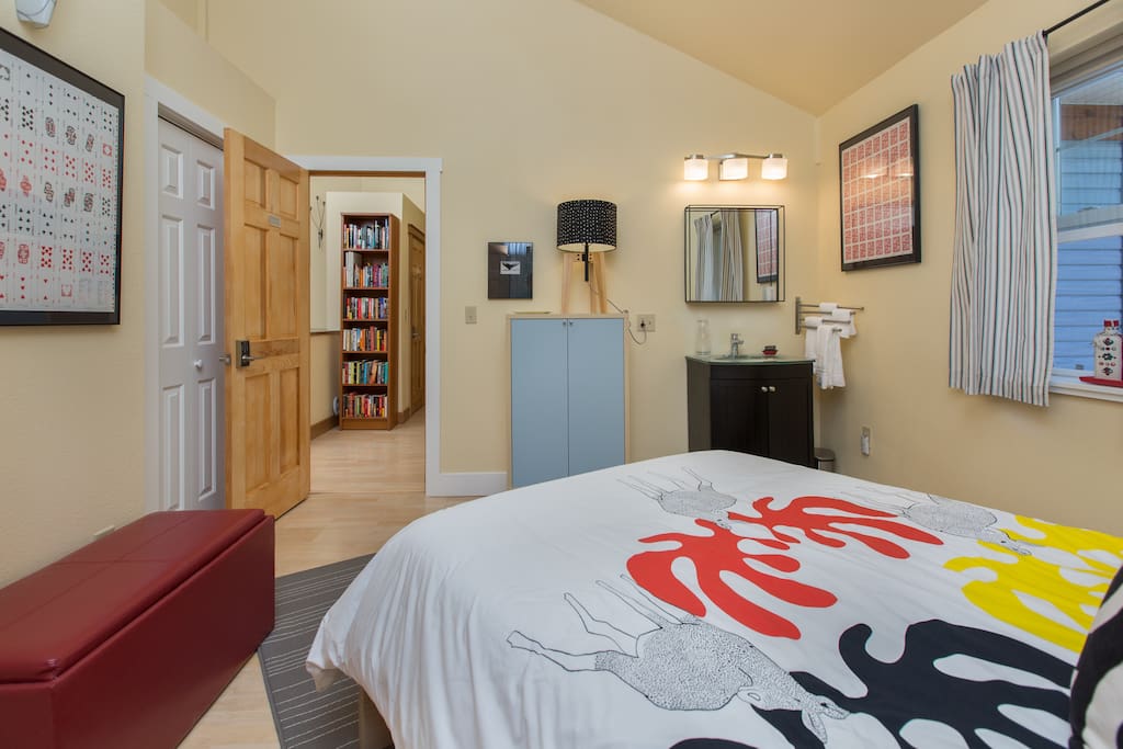 Bear Mountain Room with tempurpedic double bed and luxury linens