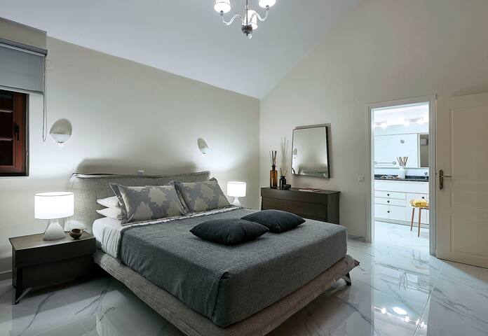 Breathtaking views at an amazing location gallery image 3