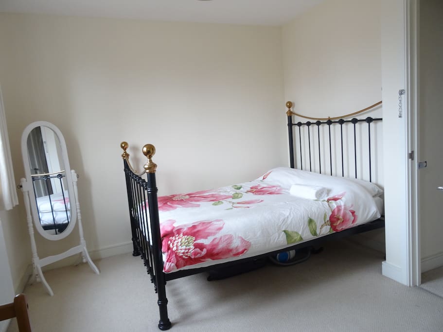 Double bed with fresh 100% cotton duvet cover and towels.