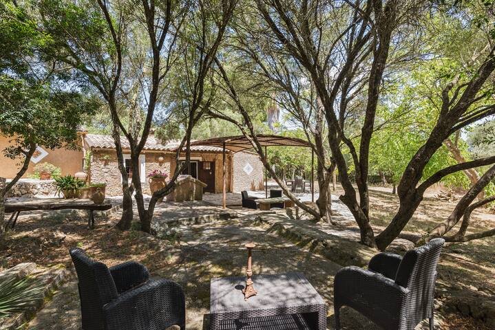 7 bedrooms, 5 bathrooms, 2 pools, tennis court gallery image 3