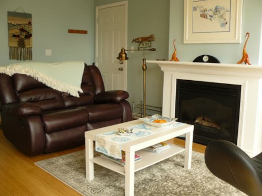 Living room (partial)