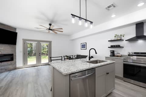 The Navigator at LakeTown Estates *HOT TUB*