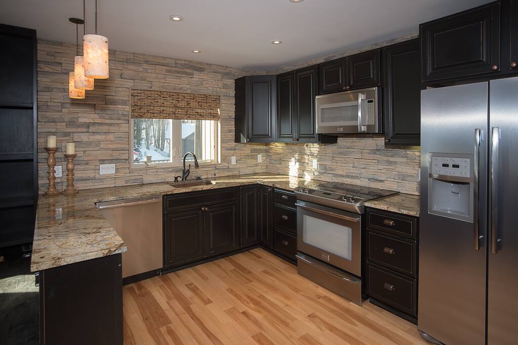 Gourmet kitchen