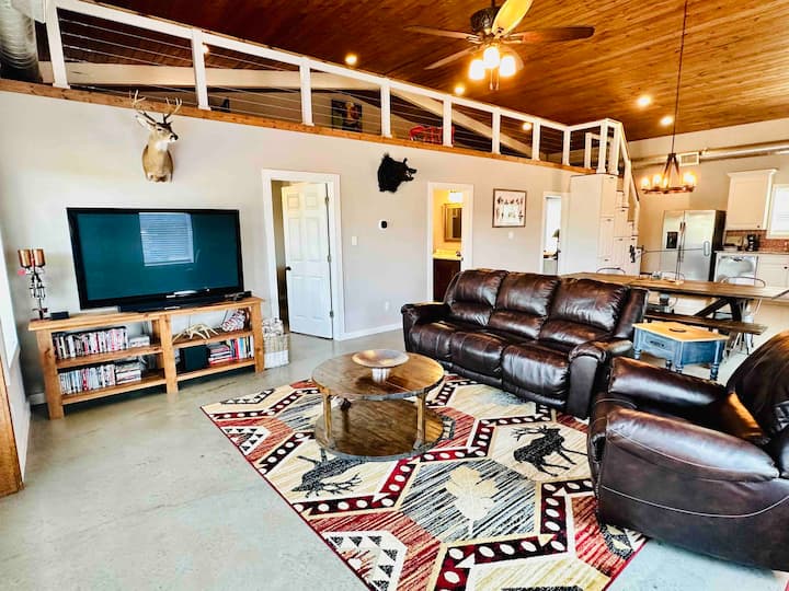 Cozy Barndominium On 100-acre Mw3 Ranch - Naples, TX